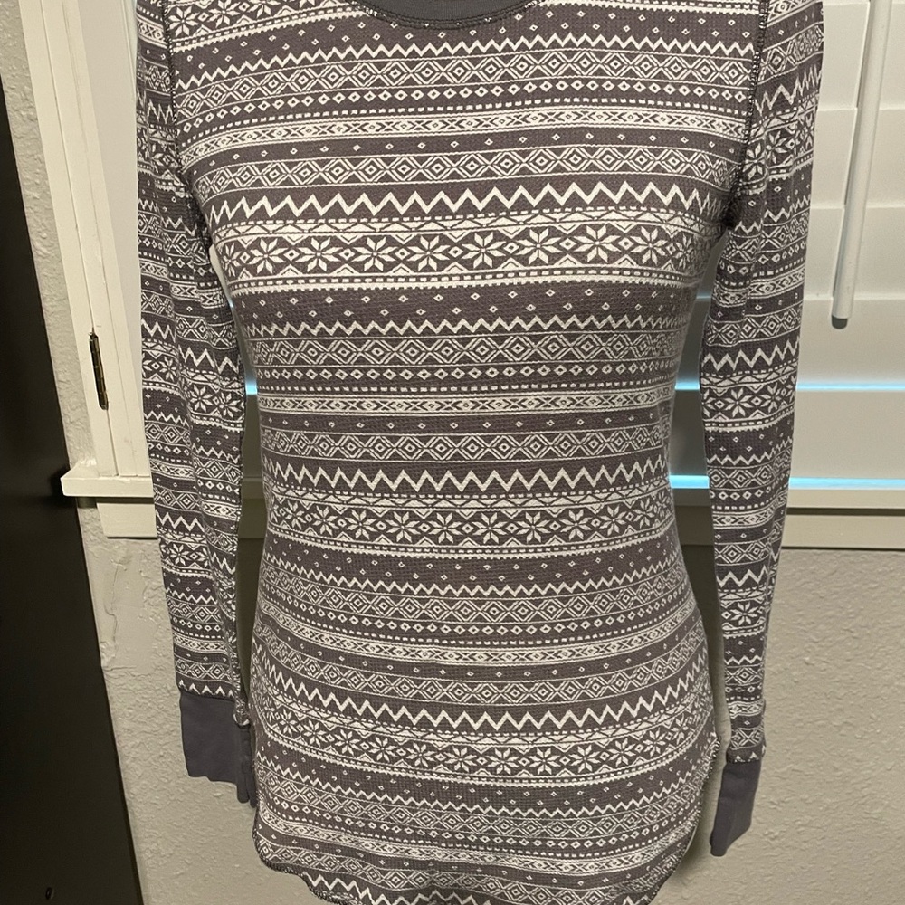 Old Navy long sleeve waffle knit Christmas top Size M